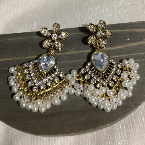 Antique Gold Vintage Style Elegant Sparkly Flower Drop Pearl Tassel Drop Earring - Picture 8 of 16